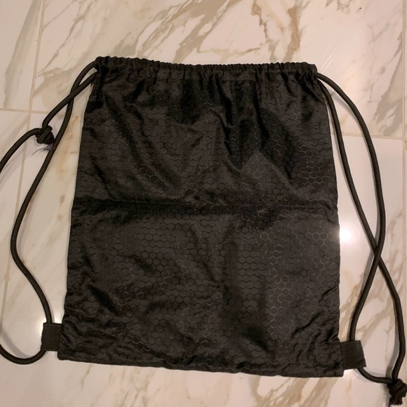 NIKE ELITE Drawstring Workout Bag - Picture 3 of 3